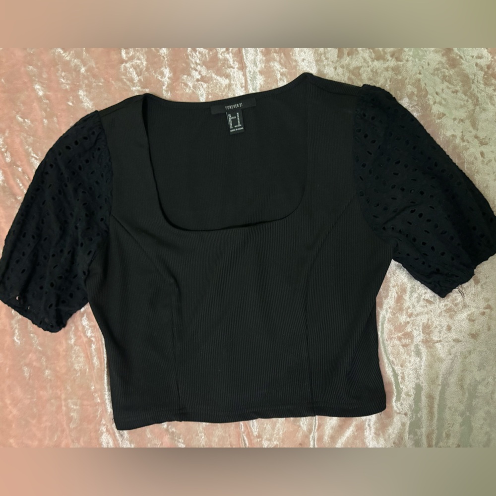 Cropped black shirt